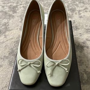 Btrue Baretraps ballet flats Beautiful pale green Size 8M